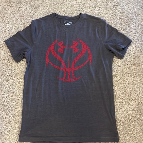 Men’s small under armour logo T-shirt gray with red graphic - Picture 1 of 3